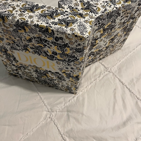 Authentic Dior paper gift box🔥🔥 - Picture 3 of 5
